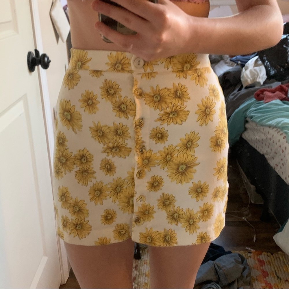Forever 21 cute spring sunflower skirt